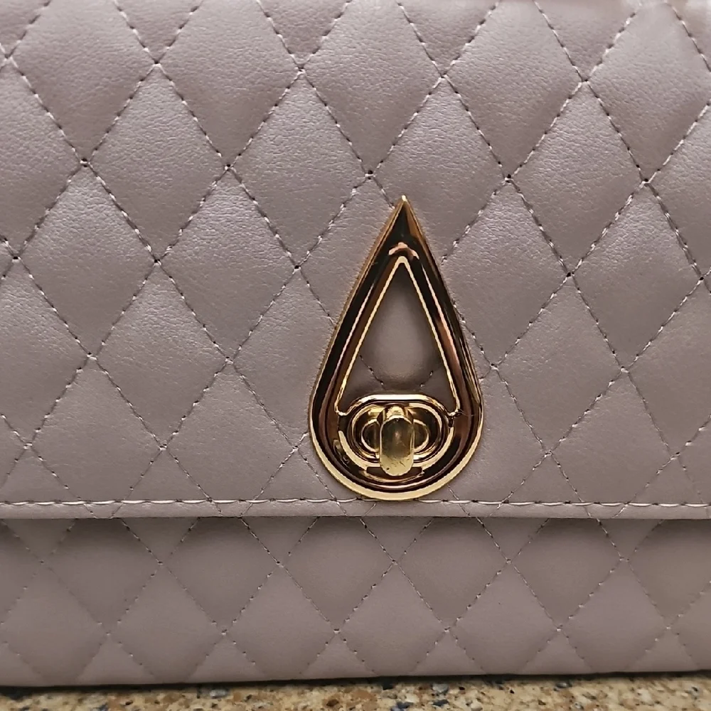 Women's NWT Elegant Quilted Gray Handbag/Crossbody